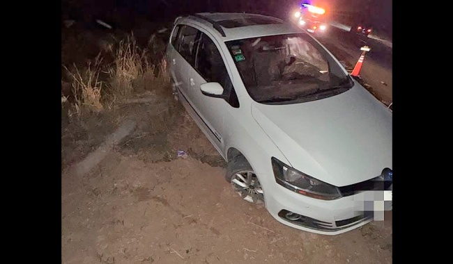 Despiste en Ruta 38: un auto terminó en la banquina a la altura de Charbonier