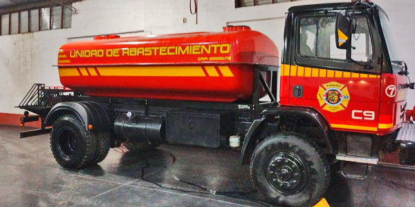 Fortalecen la flota de Bomberos de Villa Giardino con una unidad de 8.000 litros