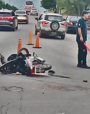 Valle Hermoso: una maniobra indebida dejó a una motociclista herida de gravedad