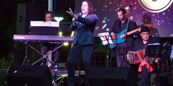 Show inolvidable del internacional Carlos Habiague en Villa Giardino