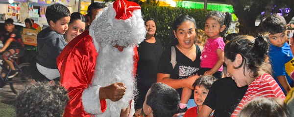 Papá Noel visitó los barrios de Villa Giardino