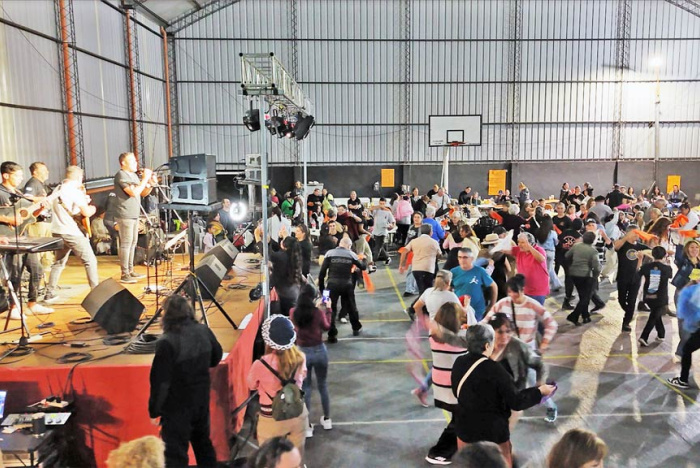 Huerta Grande vibró al ritmo de La 7 de Abril en el Día de la Zamba 