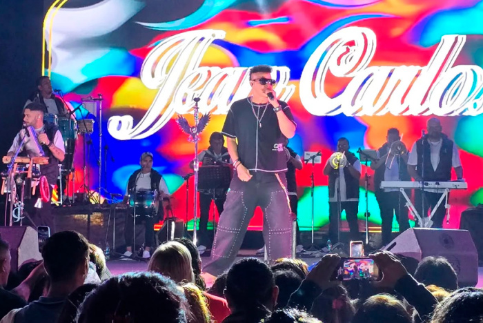 La Falda vibró al ritmo del mambo con el show de Jean Carlos