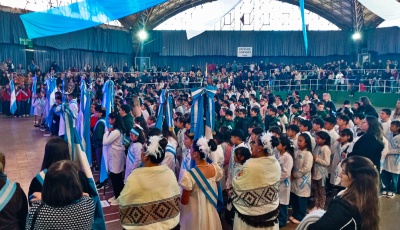 Alumnos de cuarto grado de La Falda realizaron su Promesa de Lealtad a la Bandera 