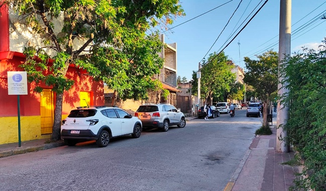 Arrebataron una mochila con dinero en zona bancaria faldense