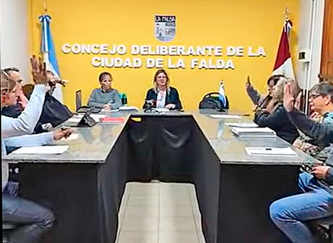 Sesión en La Falda: Debaten sueldos, gastos políticos y compra de maquinaria