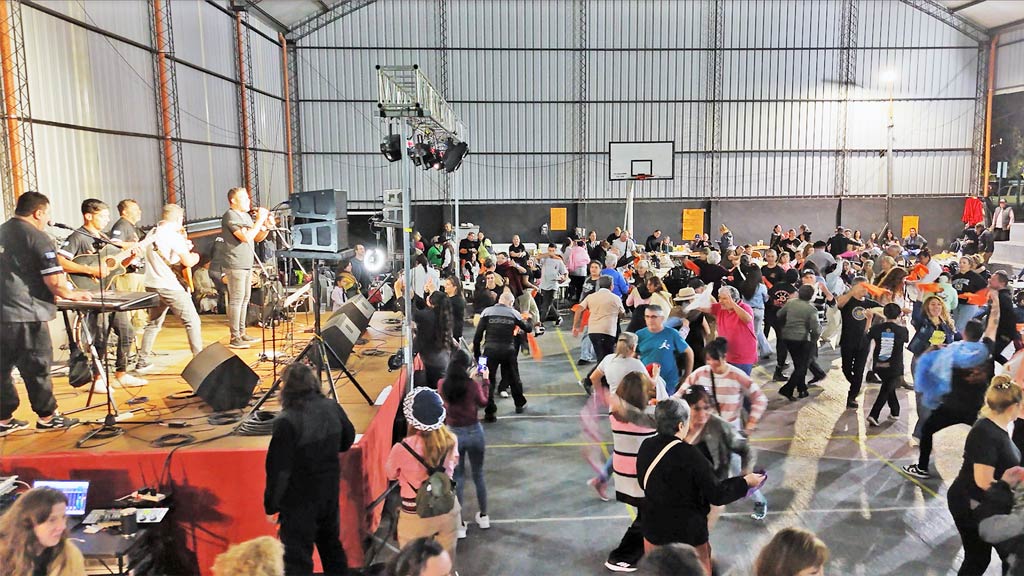Huerta Grande vibró al ritmo de La 7 de Abril en el Día de la Zamba 