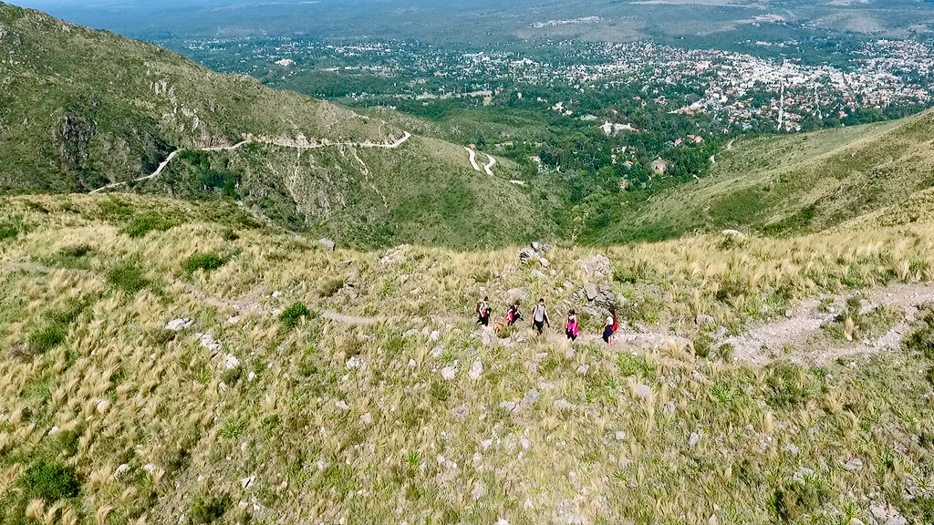 Acceso gratuito al Cerro La Banderita para vecinos de La Falda