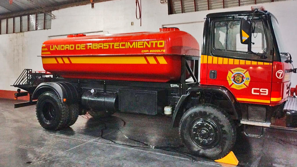 Fortalecen la flota de Bomberos de Villa Giardino con una unidad de 8.000 litros