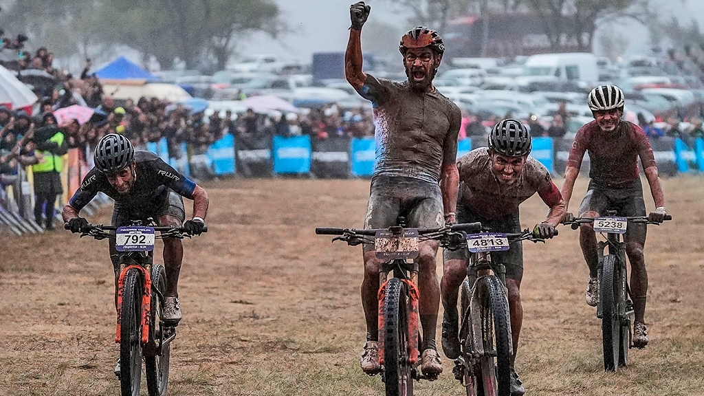 La Cumbre palpita el Río Pinto: 6.000 ciclistas le darán vida a los 30 años de la carrera. 