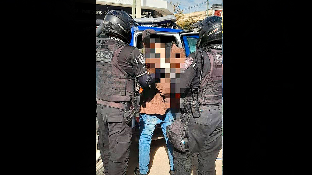 Cosquín: detienen a un hombre por exhibiciones obscenas y amenazas a la policía 