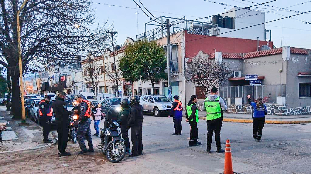 Operativo policial en Punilla Norte: detenidos y secuestro de vehículos