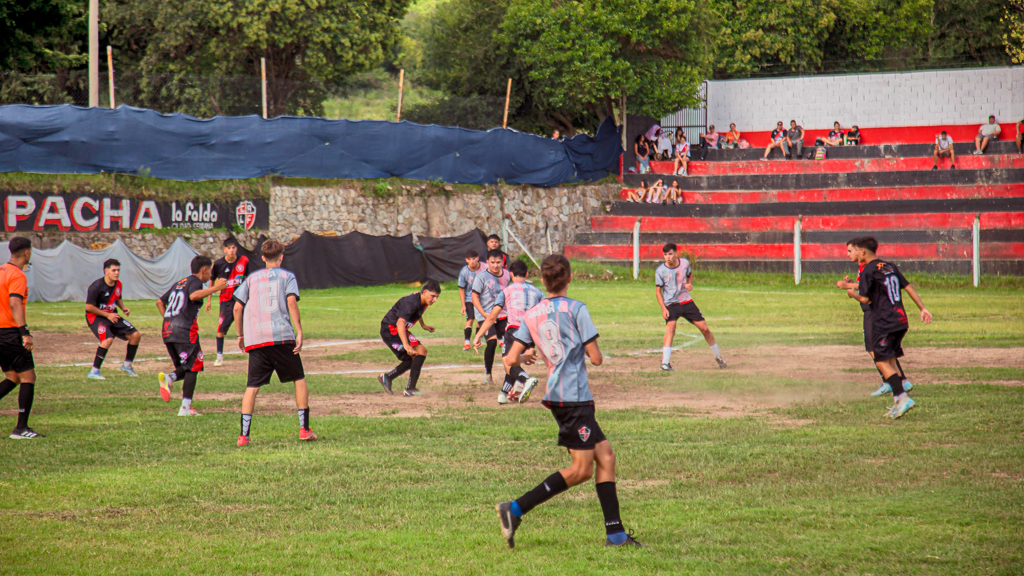 Copa La Falda: River dominó la jornada ante Atlético en "Las Murallas"