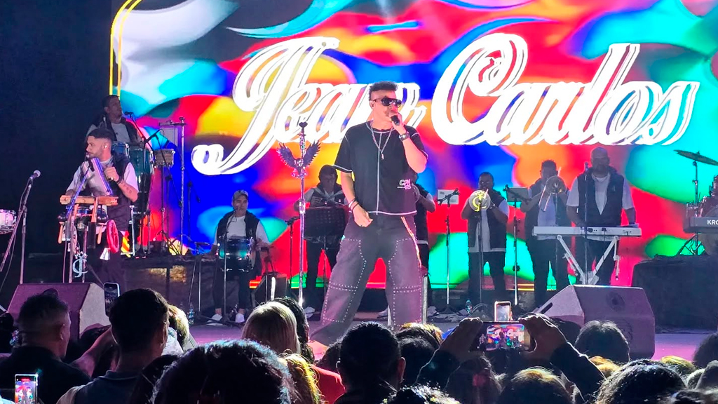 La Falda vibró al ritmo del mambo con el show de Jean Carlos