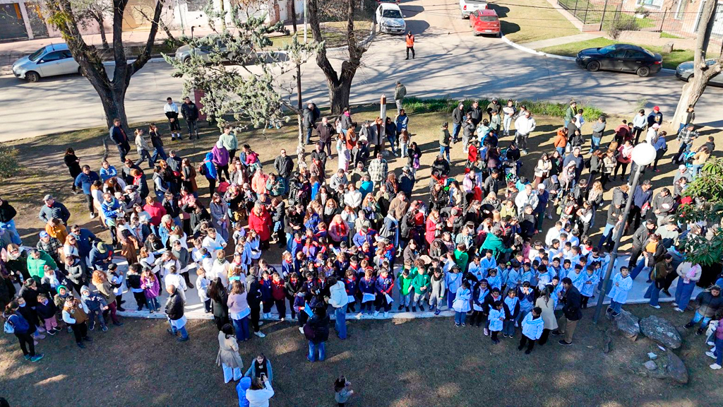 Postales de una jornada patria: Alumnos de Giardino prometieron lealtad a la Bandera
