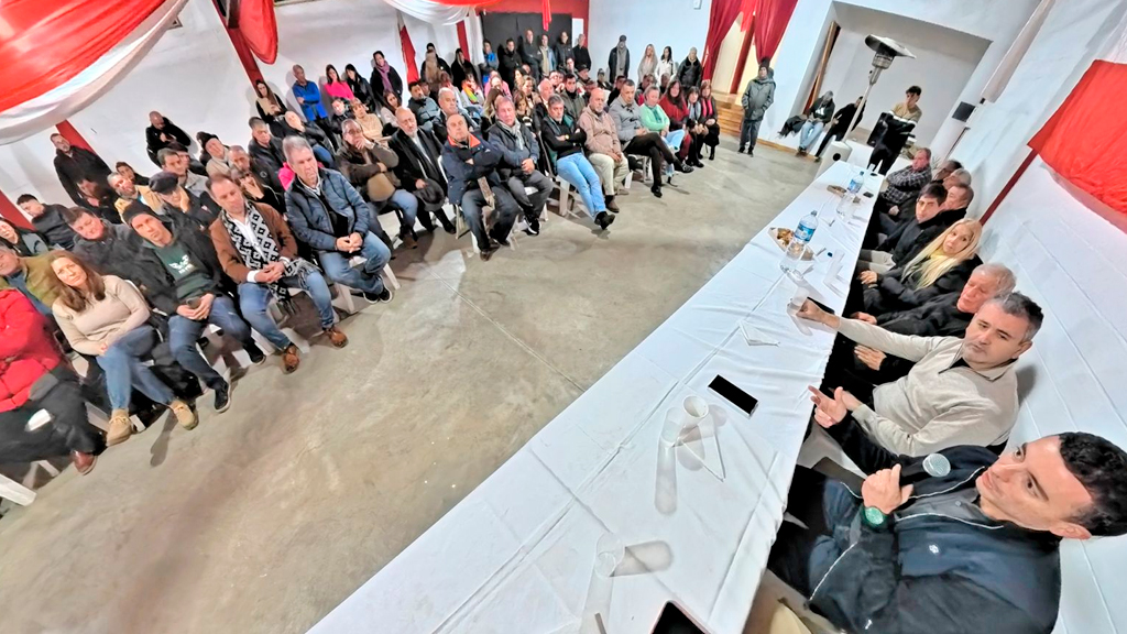 Elecciones UCR provinciales: radicalismo de Punilla cerró en La Falda la gira de Rodrigo de Loredo