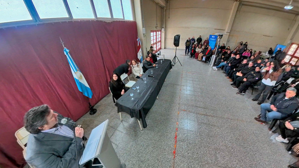 Huerta Grande: la vicegobernadora Prunotto entregó créditos del Banco de la Gente y fondos para jubilados