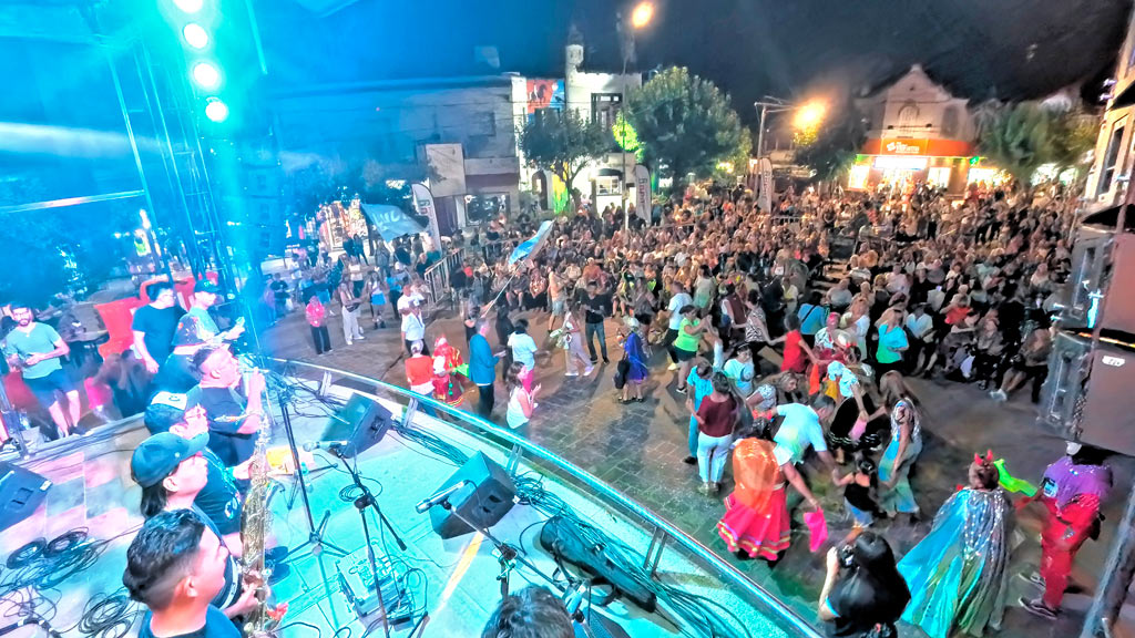 Todo el carnaval jujeño en La Falda bajo las estrellas