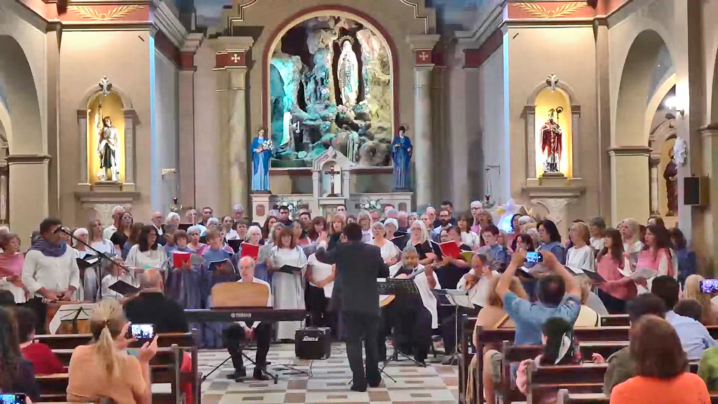 Villa Giardino: coros dirigidos por Jorge Olmos brindaron concierto navideño