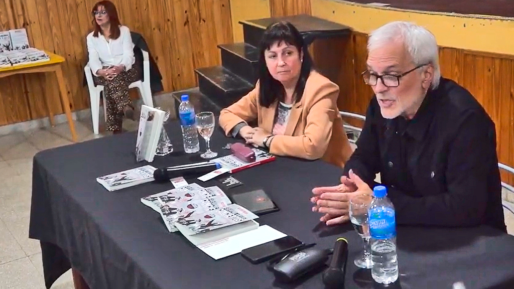 Pousa presentó su libro “Siempre en los conciertos” en Biblioteca Sarmiento