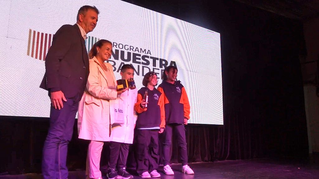 Myrian Prunotto en la capacitación estudiantil para la bandera faldense