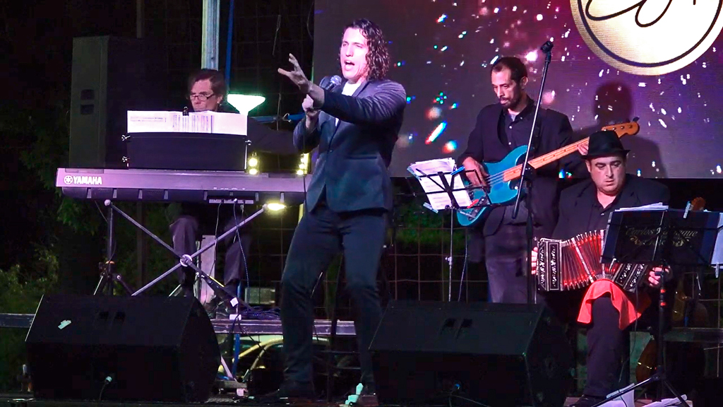 Show inolvidable del internacional Carlos Habiague en Villa Giardino
