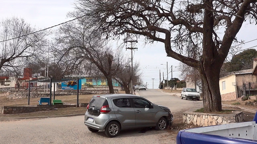 La Falda: se descompensó y chocó contra un cantero