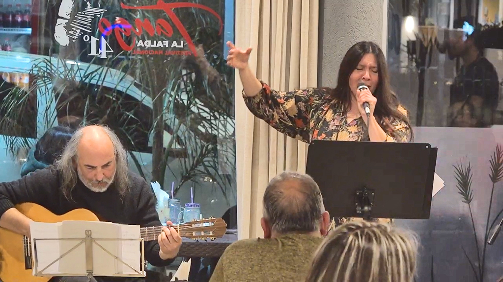 Tango Café 2025:  Maria Fernanda Juárez y el guitarrista Alejandro Arneri