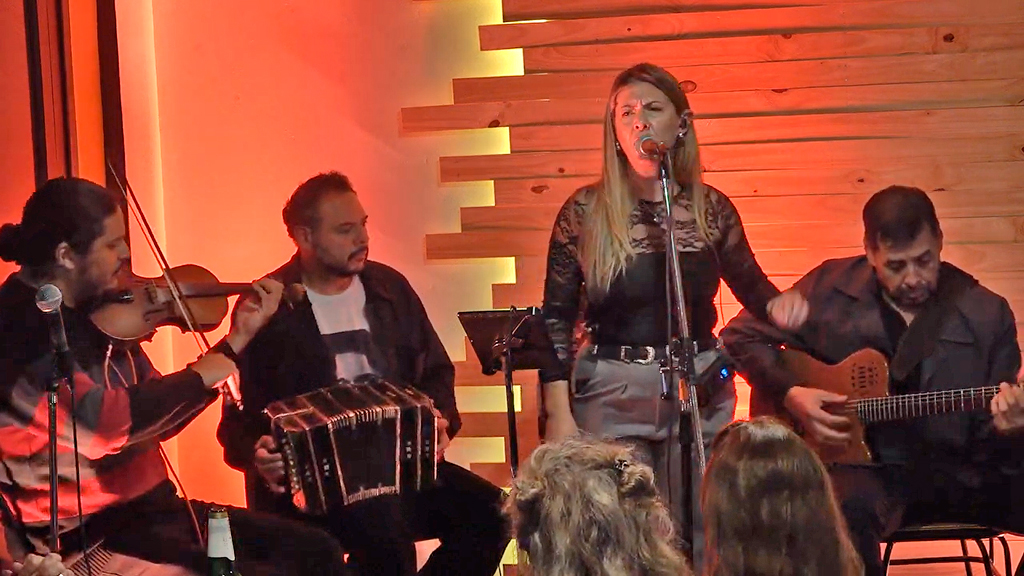 Vanesa Katopodis y Los Cosos abren el ciclo de Tango Café 2025 