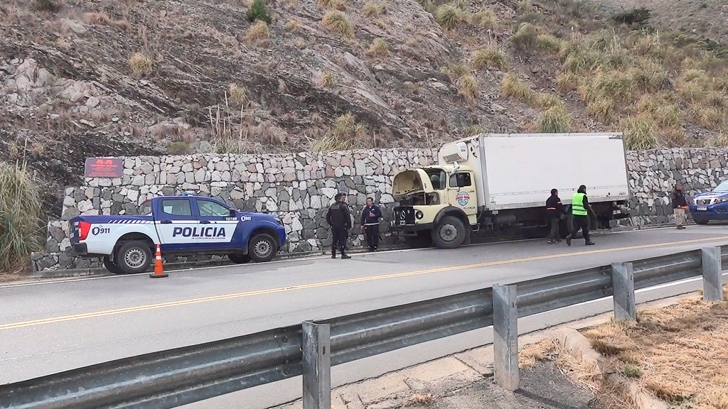 Camino del Cuadrado: quedó sin frenos y chocó contra el paredón