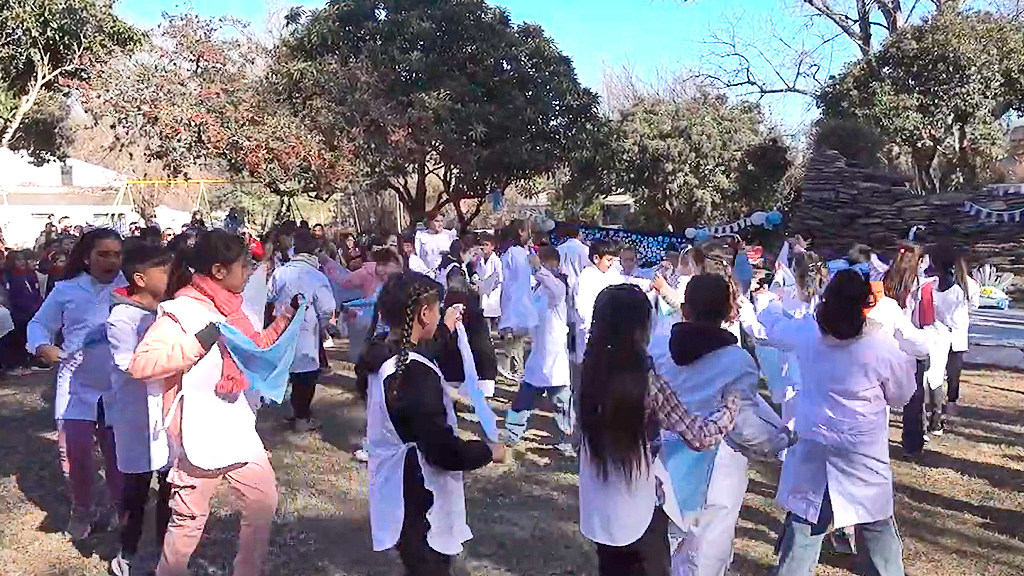 Alumnos giardinenses de 4to grado prometieron a la Bandera