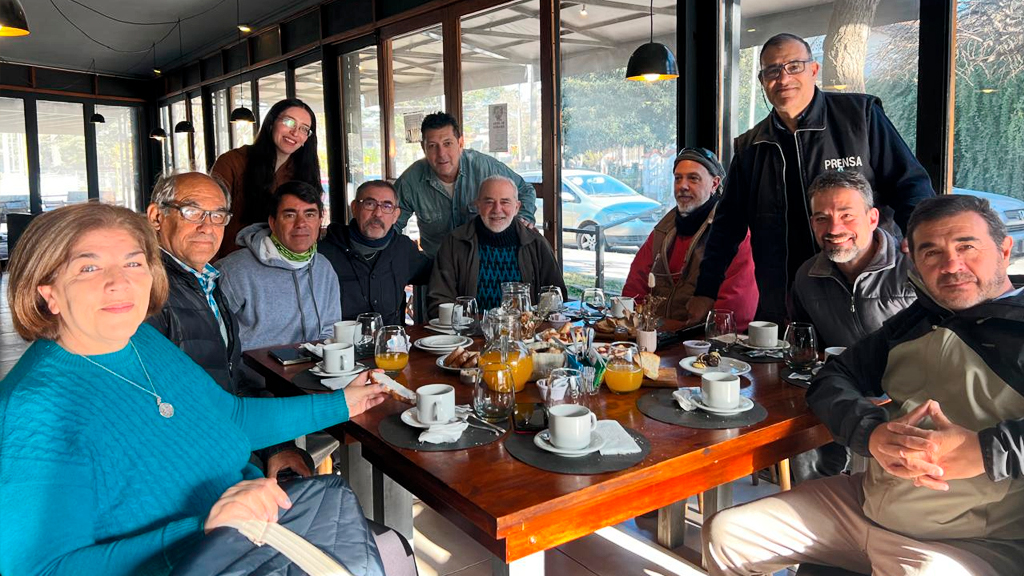 Desayuno brindado cordialmente por el día del periodista en Villa Giardino