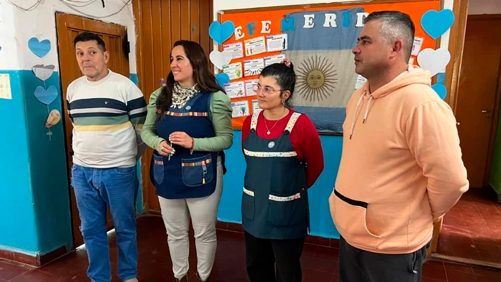 Feliz recepción de obra de Gas en esc. Esteban Echeverria