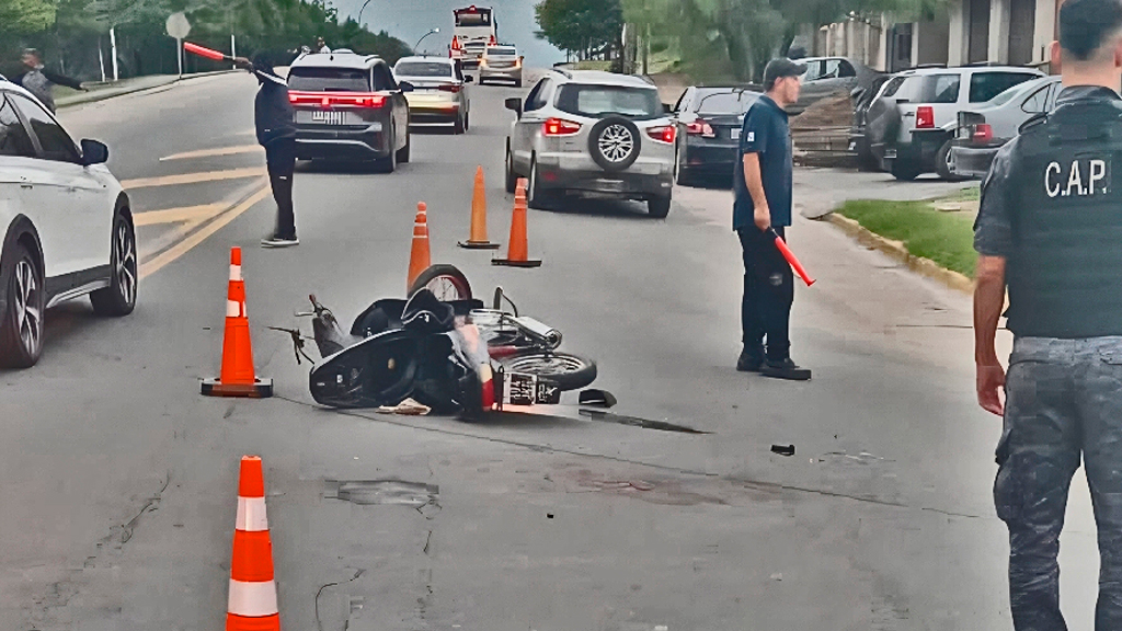 Valle Hermoso: una maniobra indebida dejó a una motociclista herida de gravedad