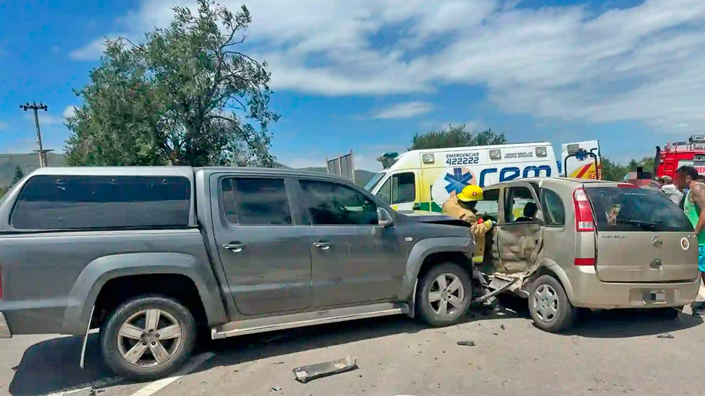 San Esteban: Dos heridos tras una fuerte colisión sobre Ruta 38