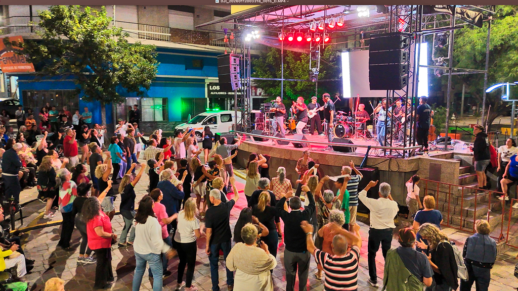 La Falda bajo las estrellas: la diagonal vibró al ritmo de Los Trajinantes