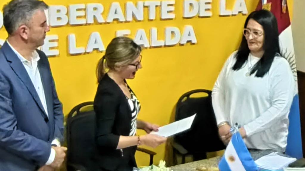 Acto de juramento de la nueva Defensor del Vecino