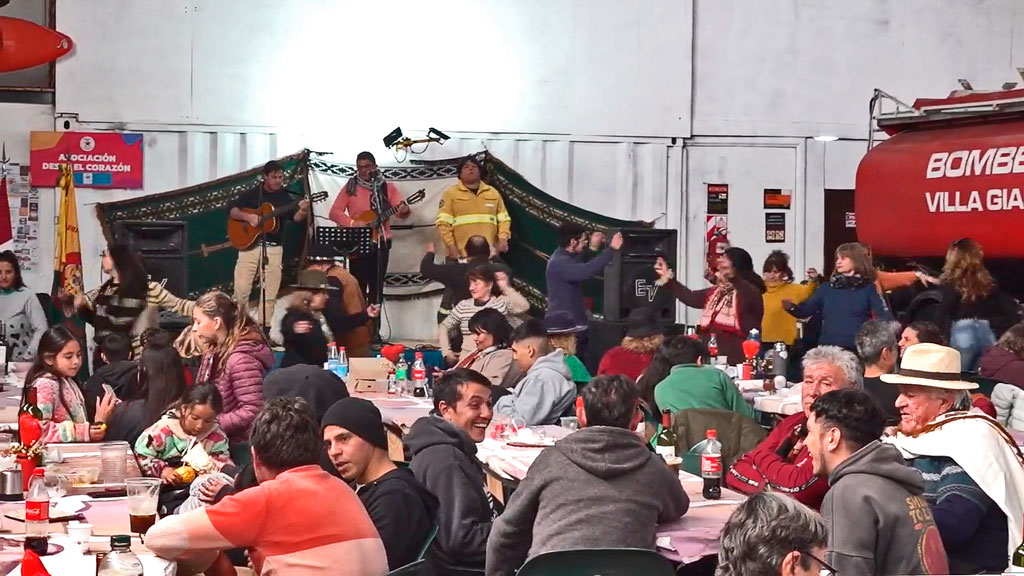 Tarde de peña solidaria en Villa Giardino