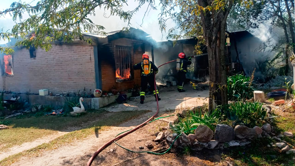 Valle Hermoso: incendio destruyó íntegramente una vivienda