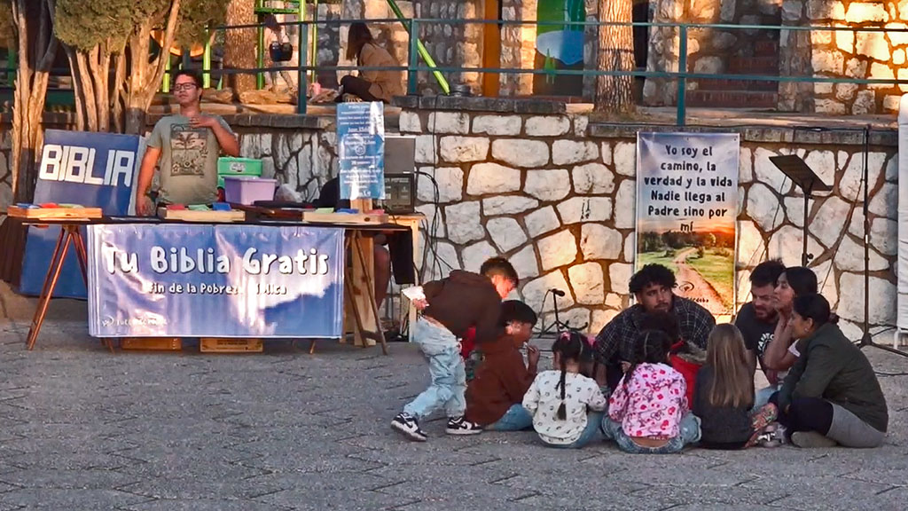 Misioneros de JuCum celebraron el mes de la Biblia