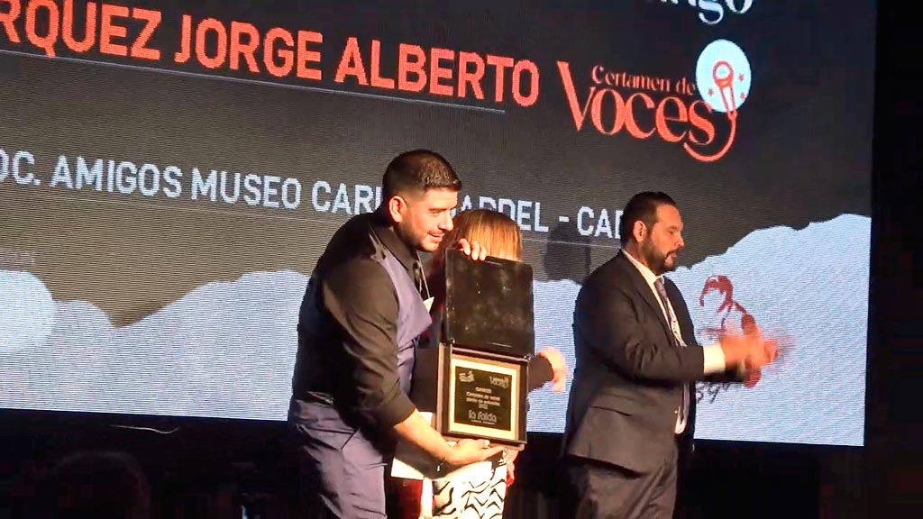 Jorge  Marquez ganador del certamen de voces masculinos 
