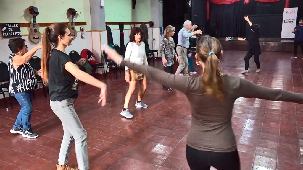 Taller de introducción a la danza académica en salón Marechal