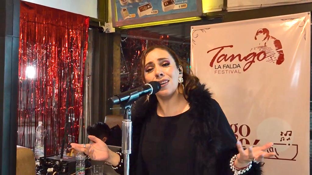 Mariel Valdez en el tango Café en YO heladería