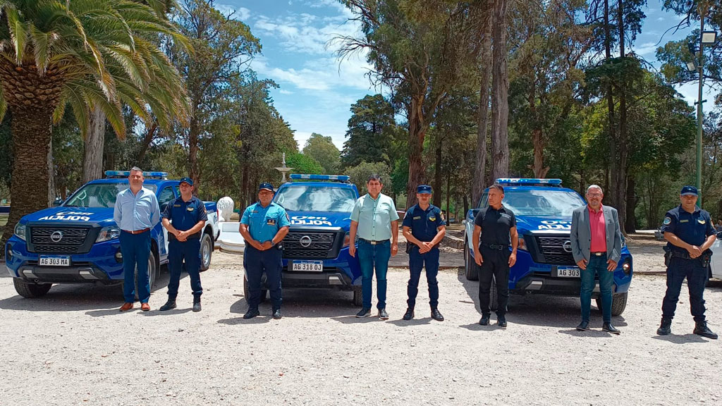 Entrega de nuevos vehículos policiales a localidades de Punilla