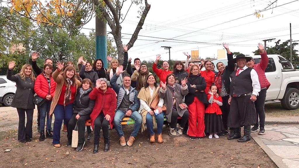 Inauguración de banco Rojo en barrio Bella Vista 