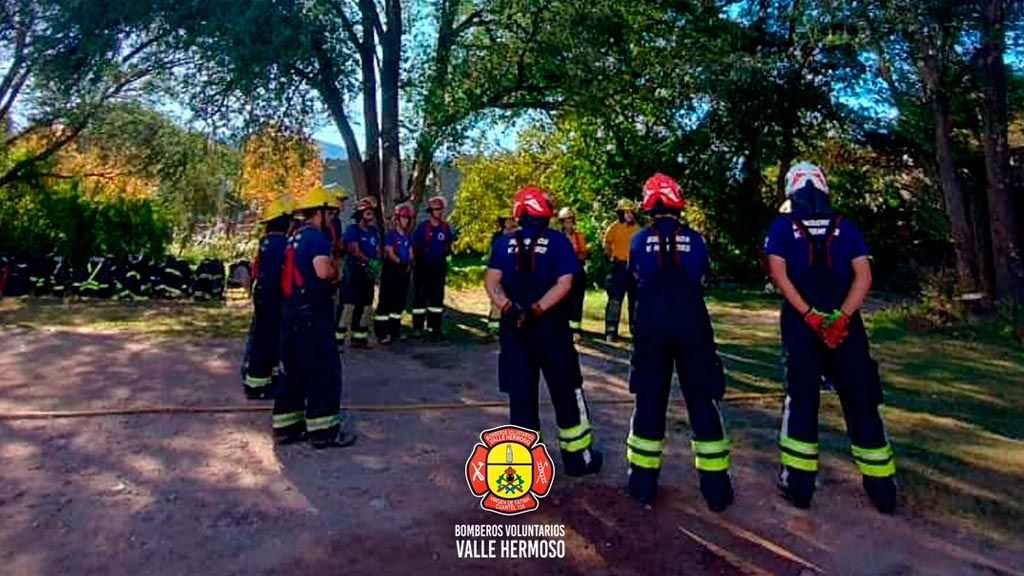 Agrupación Serrana: capacitan 150 bomberos en simulacro de incendio