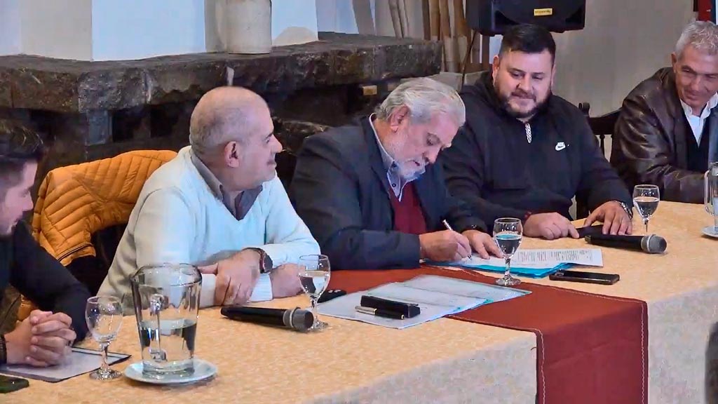 Valle Hermoso: convenio de agua potable entre municipio y hotel Radio