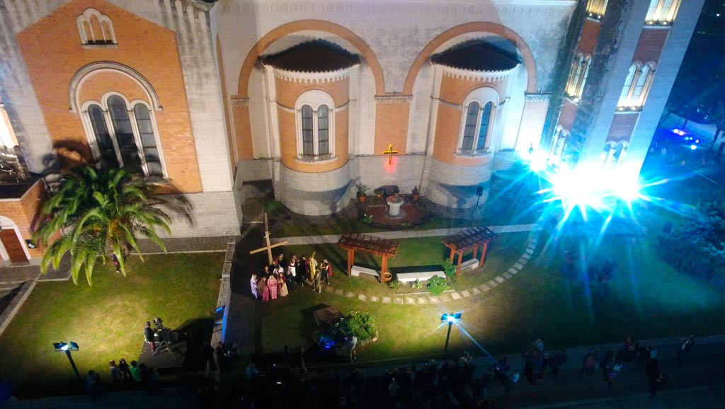 Misa y vía crucis viviente en la parroquia Santísimo Sacramento