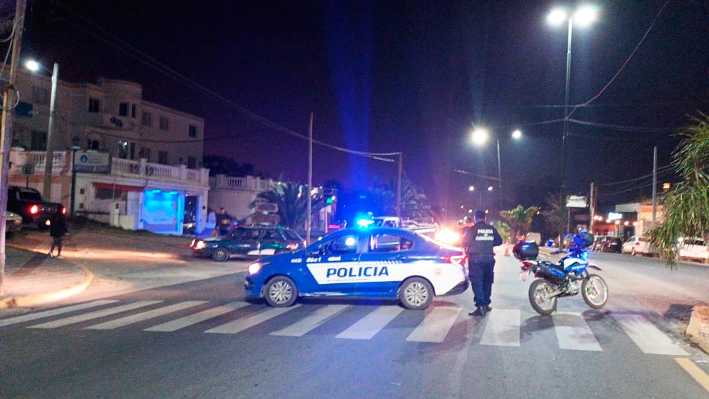 Motociclistas heridos al atropellar un canino en zona Montecarlo