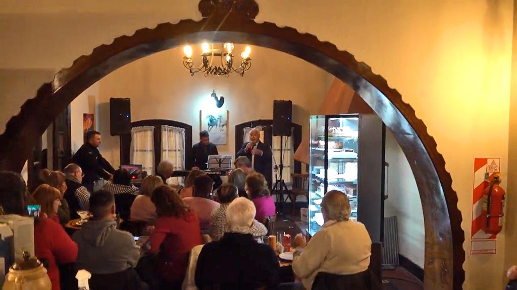 Daniel Simmons y músicos invitados en Tango Café en Isolina